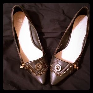 Black pointy toe flats